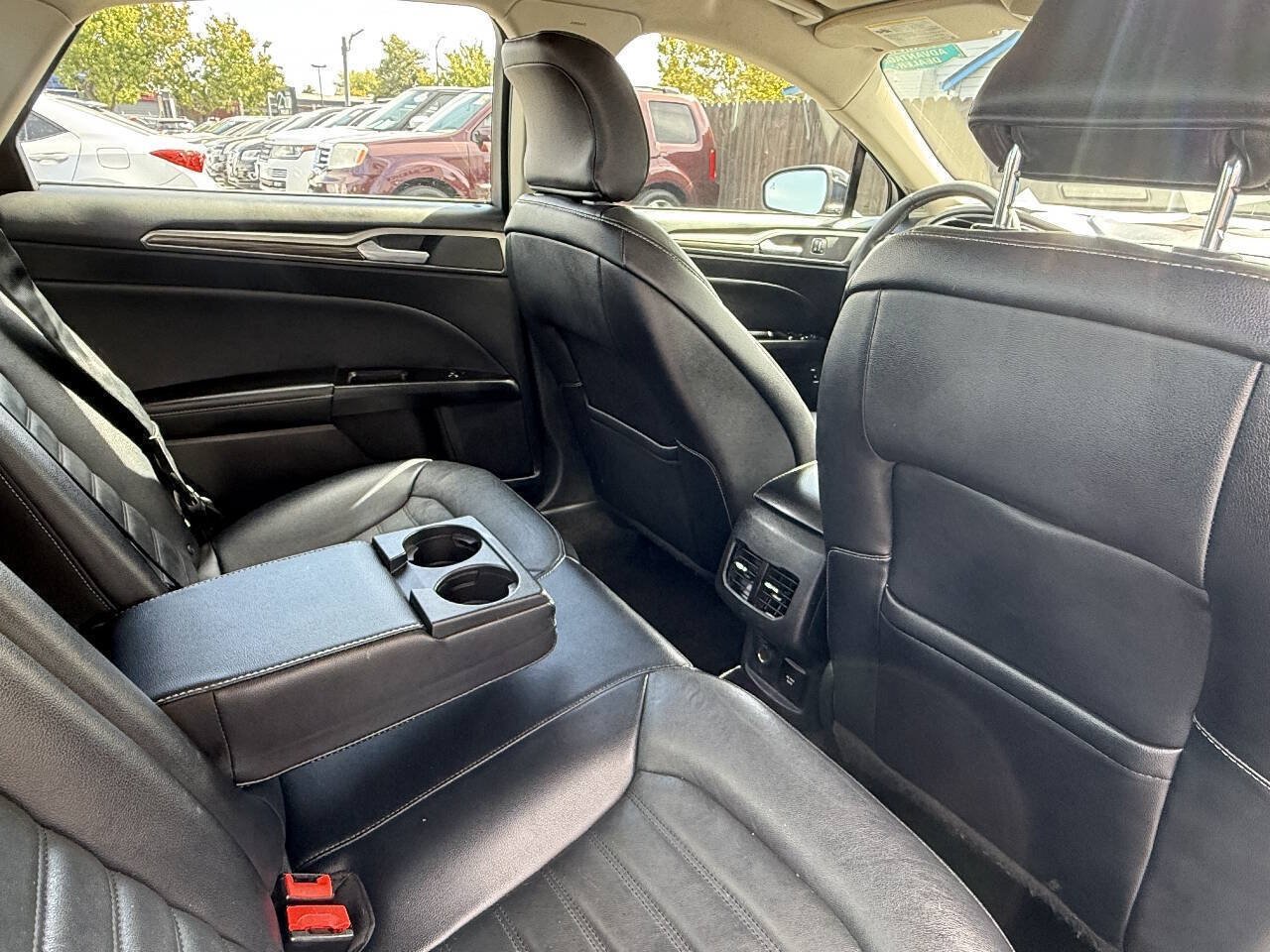 Used 2018 Ford Fusion SE w/ Equipment Group 602A FWD image 14