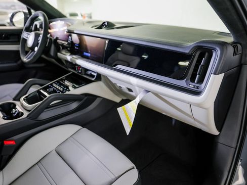 New 2026 Porsche Cayenne GTS AWD/4WD image 28