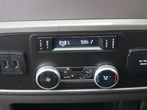 Used 2020 Ford Expedition XLT w/ Equipment Group 202A AWD/4WD image 23