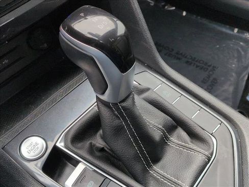 Used 2024 Volkswagen Tiguan SE image 12