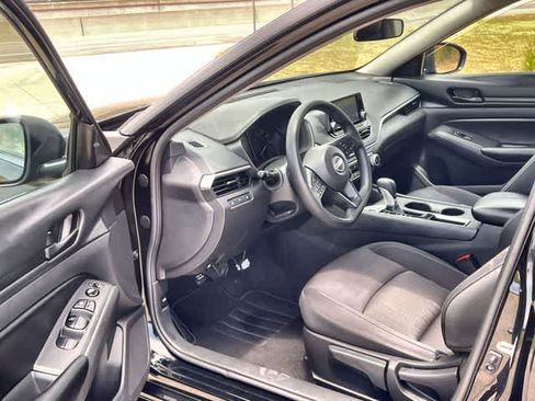 Used 2024 Nissan Altima 2.5 S FWD image 3