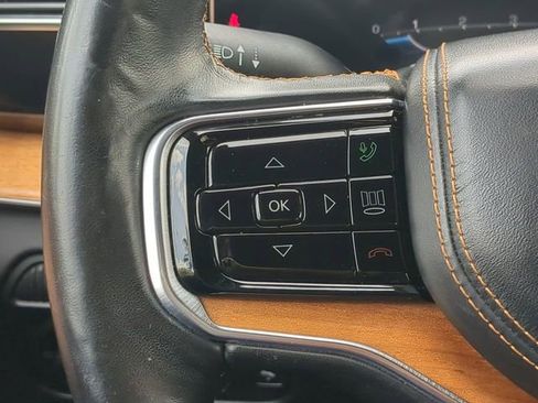 Used 2022 Jeep Grand Wagoneer Series III w/ Rear Seat Video Group 1 AWD/4WD image 32