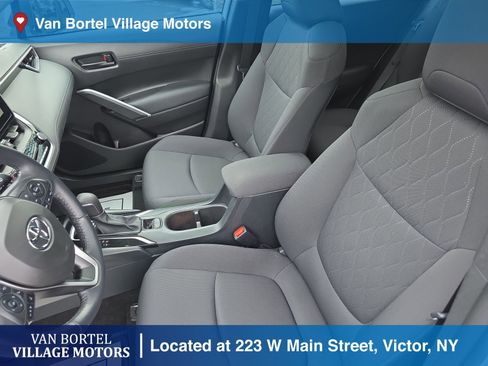 Used 2023 Toyota Corolla Cross LE w/ Moonroof Package image 10
