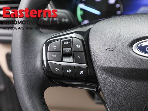 Used 2022 Ford Escape SE w/ Cold Weather Package FWD image 15