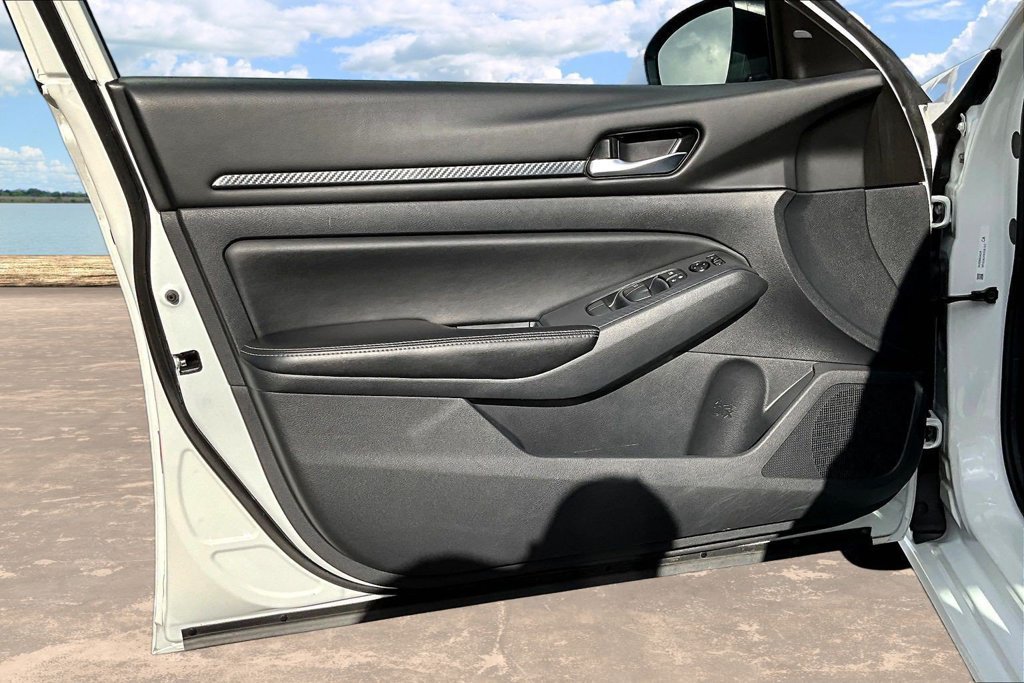Used 2025 Nissan Altima 2.5 SV AWD/4WD image 22