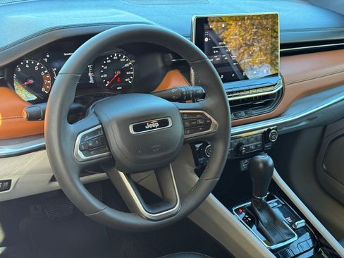 Used 2023 Jeep Compass Limited image 21