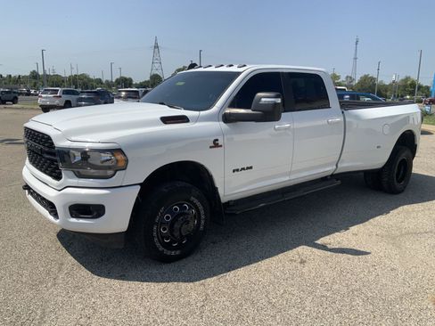 Used 2024 RAM 3500 Big Horn w/ Night Edition AWD/4WD image 4