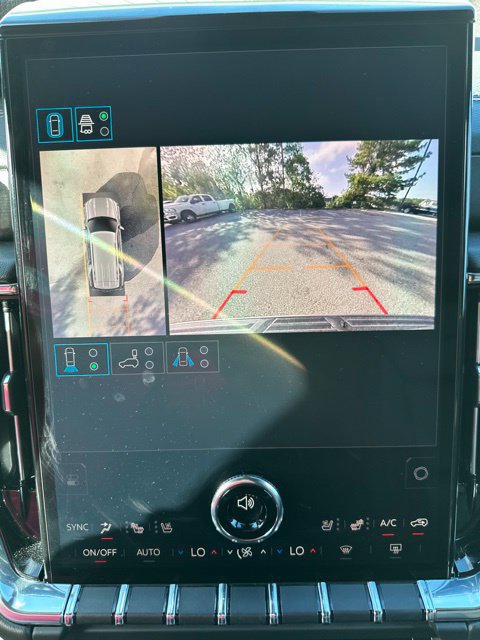 Used 2025 GMC Yukon Denali AWD/4WD image 15