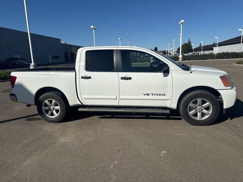 Used 2014 Nissan Titan SV w/ SV Value Truck Package image 5