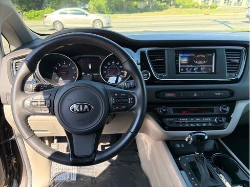 Used 2016 Kia Sedona EX FWD image 13