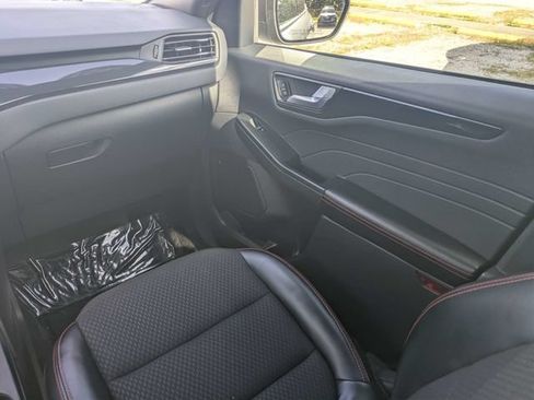 Used 2023 Ford Escape ST-Line AWD/4WD image 18