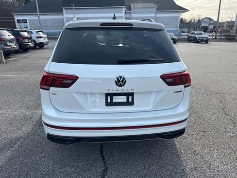 Certified 2022 Volkswagen Tiguan SE R-Line image 8