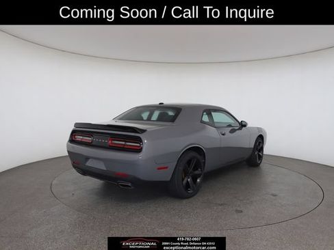 Used 2018 Dodge Challenger SXT RWD image 18
