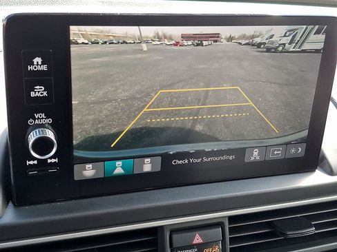 Used 2025 Honda Pilot Touring image 15