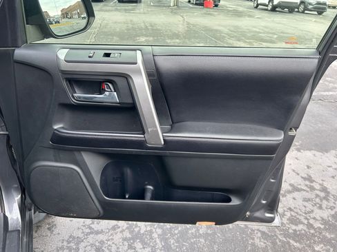 Used 2017 Toyota 4Runner SR5 image 25