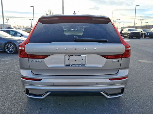 Used 2025 Volvo XC60 B5 Plus image 5