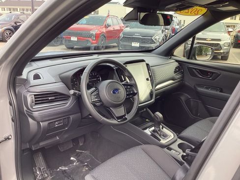Used 2025 Subaru Forester Premium AWD/4WD image 12