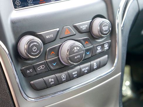 Used 2018 Jeep Grand Cherokee Limited image 17