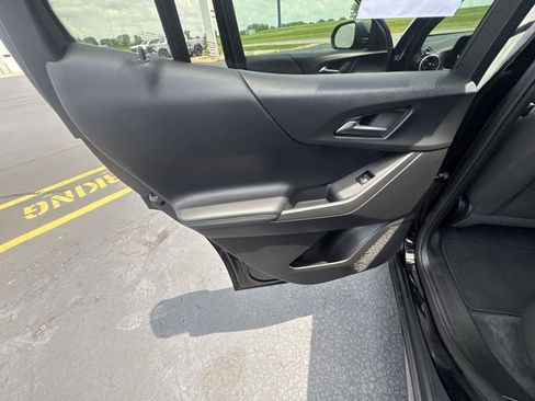 Used 2025 Chevrolet Equinox LT FWD image 12
