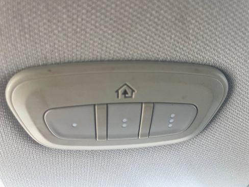 Used 2019 Jeep Cherokee Limited image 29