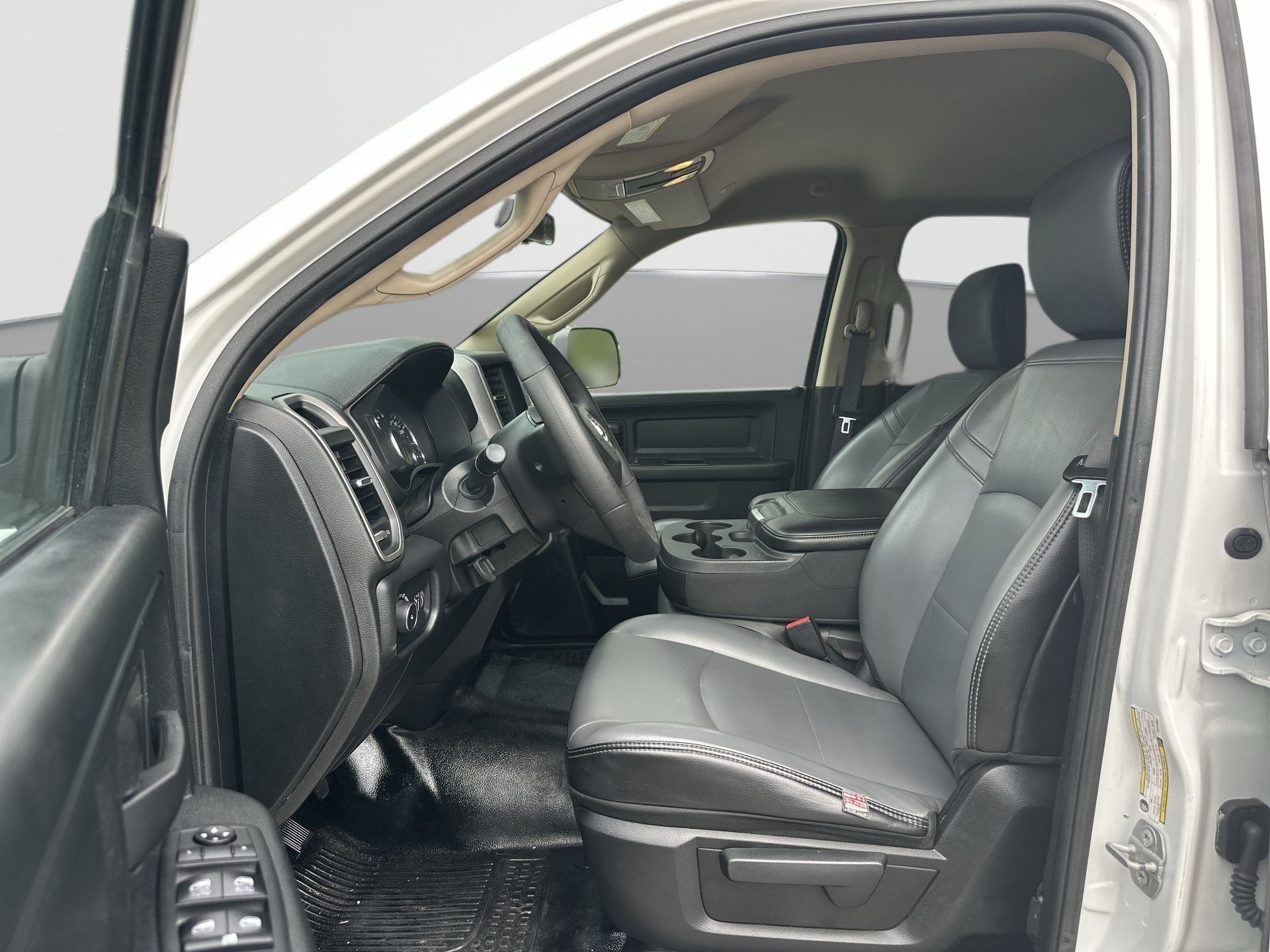 Used 2020 RAM 2500 Tradesman w/ Chrome Appearance Group RWD image 19