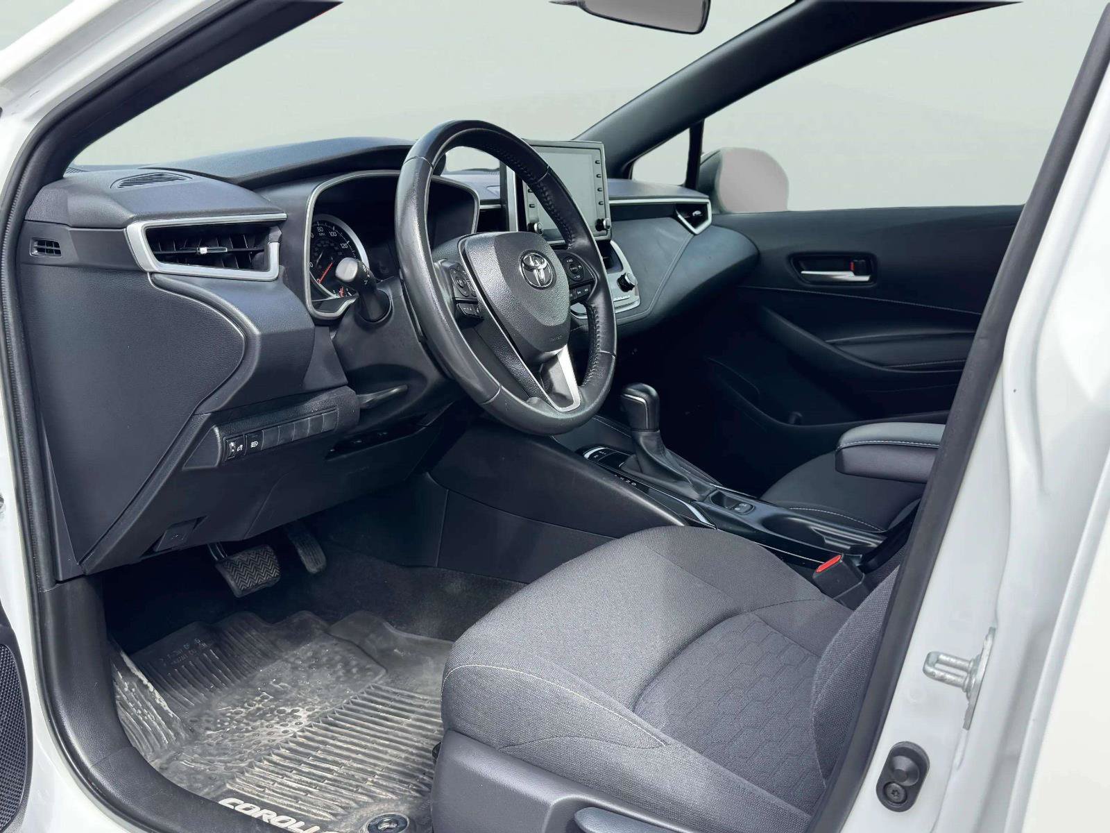 Used 2022 Toyota Corolla SE FWD image 30