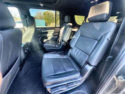 Used 2023 Chevrolet Suburban Z71 w/ Luxury Package image 24