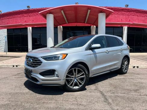 Used 2019 Ford Edge Titanium w/ Equipment Group 301A FWD image 2