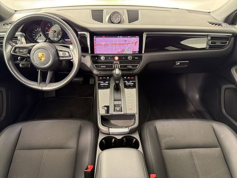 Certified 2022 Porsche Macan AWD/4WD image 17