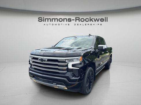 Used 2024 Chevrolet Silverado 1500 High Country AWD/4WD image 2