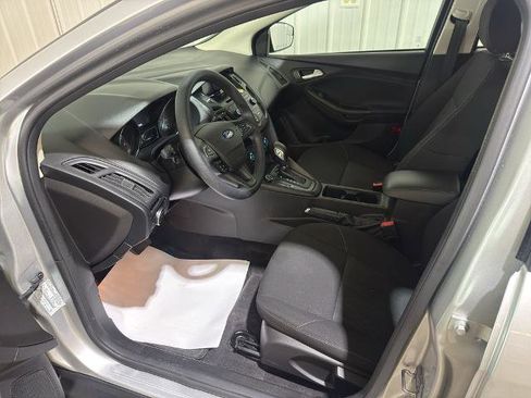 Certified 2017 Ford Focus SE image 2