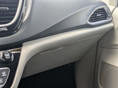 Used 2023 Chrysler Pacifica Touring-L FWD image 20