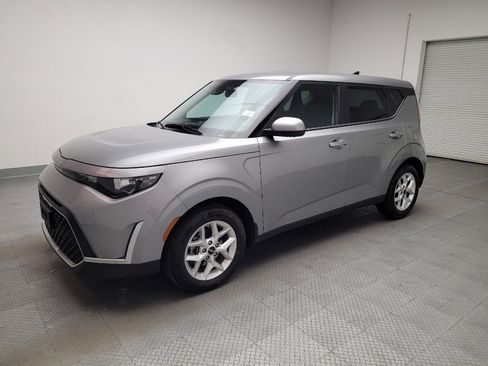 Used 2023 Kia Soul LX w/ LX Technology Package image 2