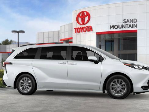 New 2026 Toyota Sienna XLE image 15