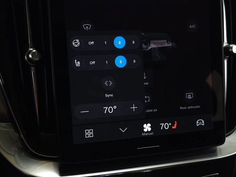Certified 2025 Volvo XC90 B5 Plus AWD/4WD image 32