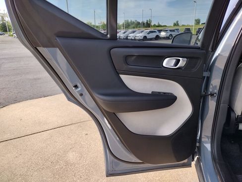 Used 2020 Volvo XC40 T4 Momentum FWD image 31