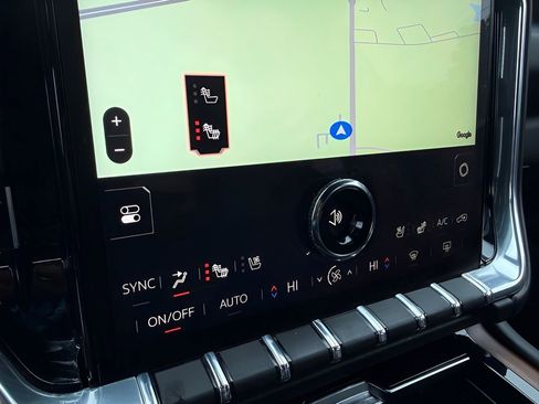 Used 2025 GMC Yukon XL Denali AWD/4WD image 32
