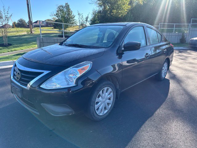Used 2017 Nissan Versa S FWD image 3
