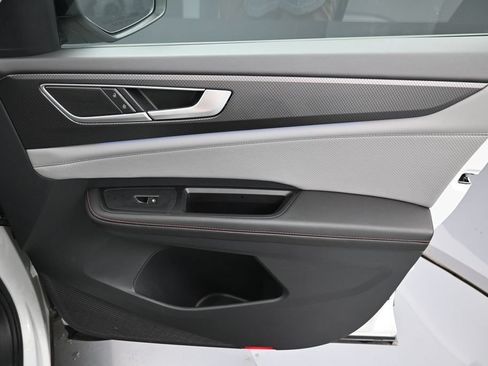 Used 2024 Volkswagen Atlas Peak Edition SE AWD/4WD image 35