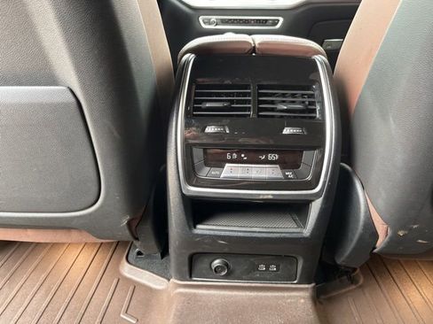 Used 2022 BMW X7 xDrive40i w/ M Sport Package AWD/4WD image 31