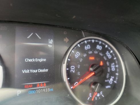 Used 2019 Toyota RAV4 XLE image 4