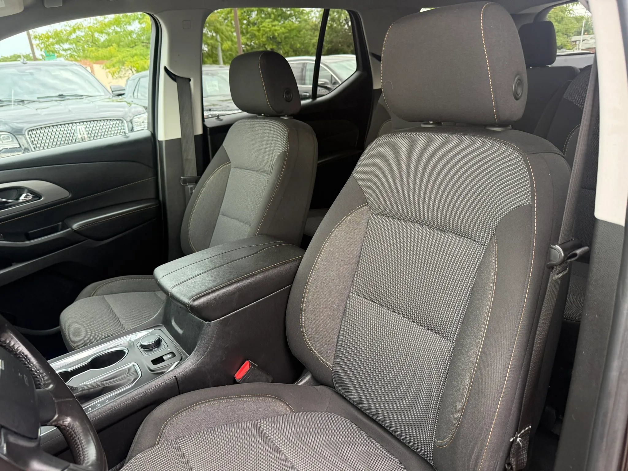 Used 2020 Chevrolet Traverse LT FWD image 16