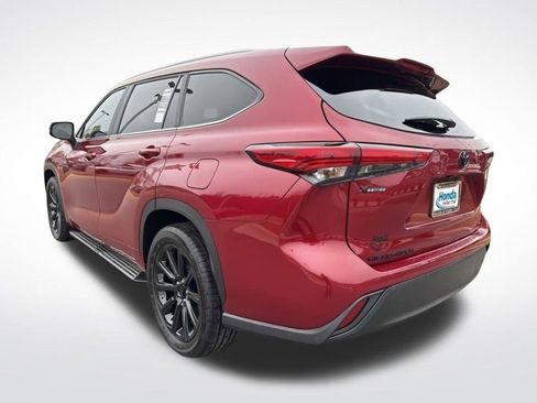 Used 2023 Toyota Highlander XLE image 9