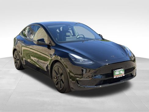 Used 2023 Tesla Model Y Performance AWD/4WD image 3