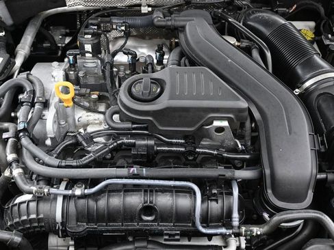 Used 2023 Volkswagen Jetta SE w/ Panoramic Sunroof Package image 39