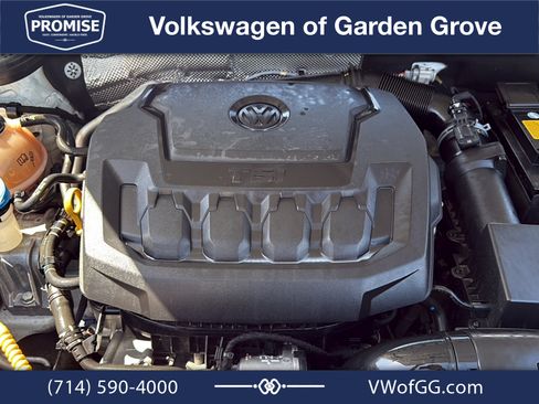 Used 2018 Volkswagen Beetle 2.0T SE w/ SE Premium Package FWD image 26
