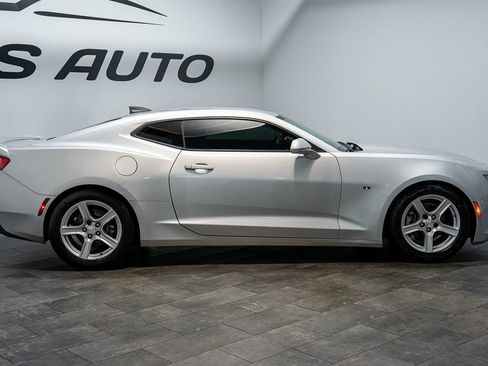 Used 2016 Chevrolet Camaro LT RWD image 8