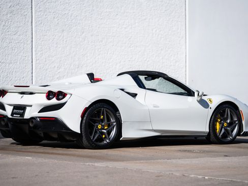 Used 2023 Ferrari F8 Tributo image 5