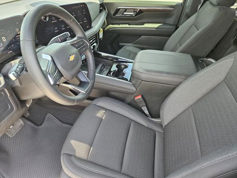New 2026 Chevrolet Suburban LS RWD image 9
