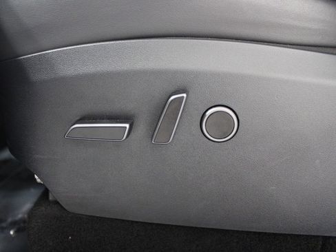 Used 2023 Tesla Model Y Long Range AWD/4WD image 44